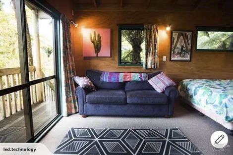 Photo of property in 426 Scenic Drive, Waiatarua, Auckland, 0612