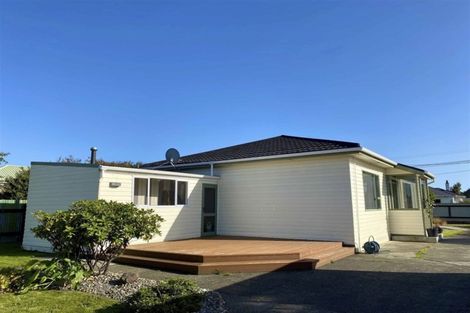 Photo of property in 17 Moa Street, Waikiwi, Invercargill, 9810