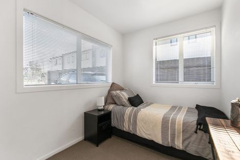 Photo of property in 16b Ropata Avenue, Point England, Auckland, 1072