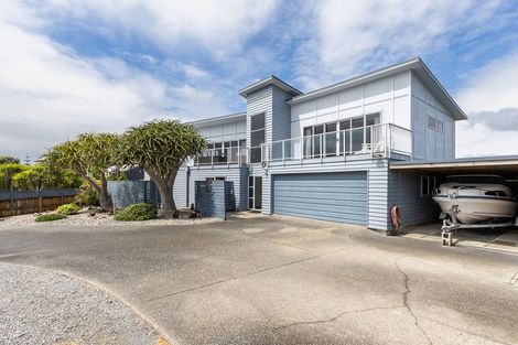Photo of property in 38 Pharazyn Avenue, Waikanae Beach, Waikanae, 5036