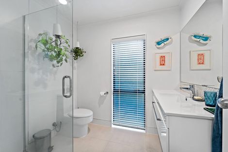 Photo of property in 2/2 Parr Terrace, Castor Bay, Auckland, 0620