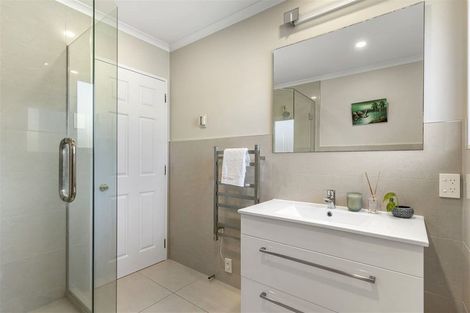 Photo of property in 3 Rosella Place, Murrays Bay, Auckland, 0630