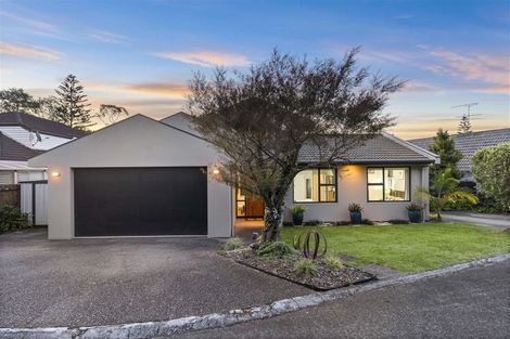 Photo of property in 16 Renlee Place, Shelly Park, Auckland, 2014
