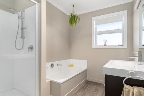 Photo of property in 6 Rochfort Crescent, Pyes Pa, Tauranga, 3112