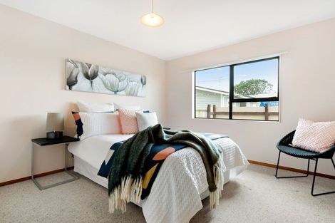 Photo of property in 2/13 Ocean View Road, Hillcrest, Auckland, 0627