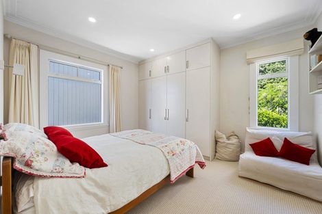 Photo of property in 90 Oriental Parade, Oriental Bay, Wellington, 6011