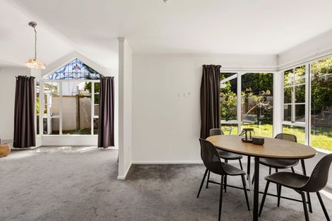 Photo of property in 6 Erskine Close, Island Bay, Wellington, 6023