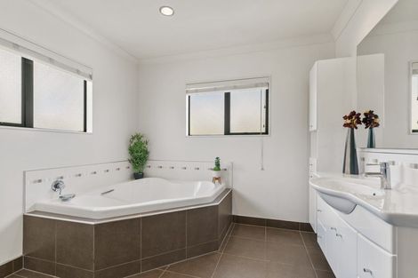 Photo of property in 25 Leafield Crescent, Henderson, Auckland, 0612