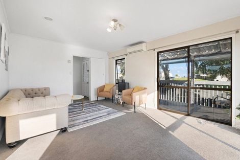 Photo of property in 10 Rena Place, West Harbour, Auckland, 0618