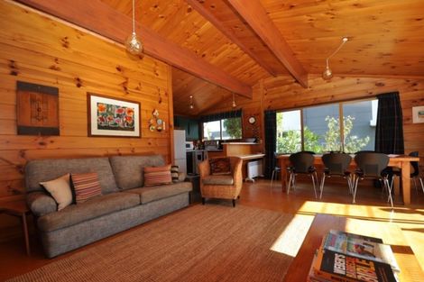 Photo of property in 16 Courtney Place, Pauanui, Hikuai, 3579