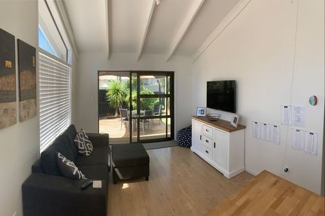 Photo of property in 2/42 Mirrabooka Avenue, Botany Downs, Auckland, 2010