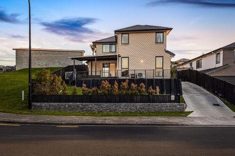 Photo of property in 16 Eric Gifford Drive, Ranui, Auckland, 0612
