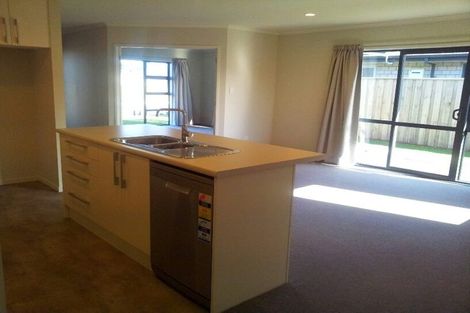 Photo of property in 37 Faringdon Boulevard, Rolleston, 7615