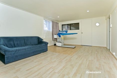 Photo of property in 16 Lavery Place, Sunnynook, Auckland, 0632