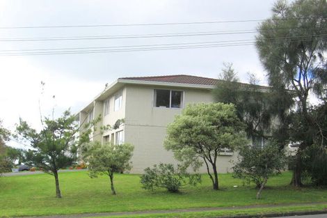 Photo of property in 2/77 West Coast Road, Glen Eden, Auckland, 0602