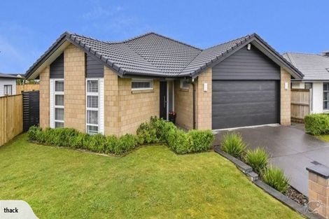 Photo of property in 9 Tongeren Square, Karaka, Papakura, 2113