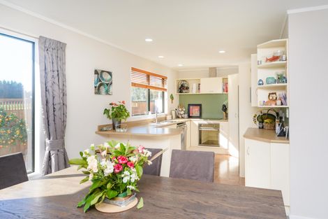 Photo of property in 39 Logan Way, Kelvin Grove, Palmerston North, 4414