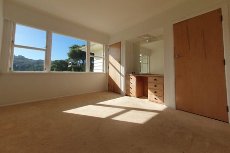 Photo of property in 11 Singers Road, Korokoro, Lower Hutt, 5012
