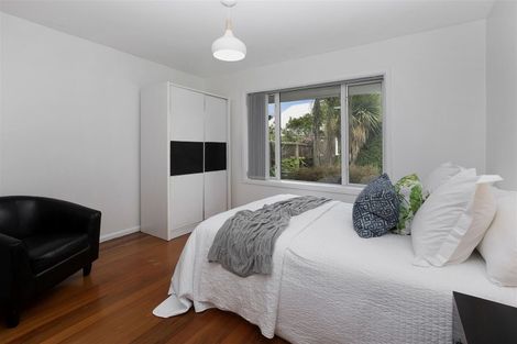 Photo of property in 8 Ladbrokes Place, Fendalton, Christchurch, 8052