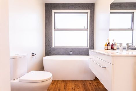 Photo of property in 49 Mount Linton Avenue, Wanaka, 9305