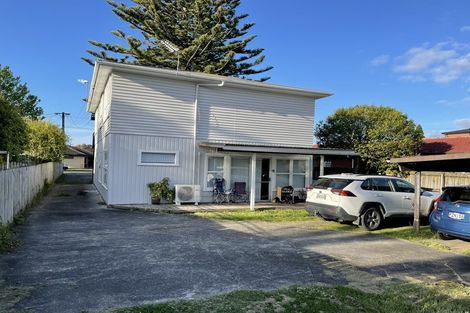 Photo of property in 14 Yeovil Road, Te Atatu Peninsula, Auckland, 0610