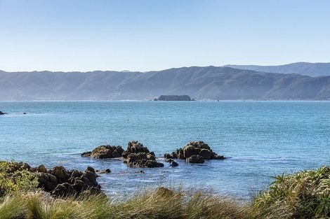 Photo of property in 493 Karaka Bay Road, Karaka Bays, Wellington, 6022