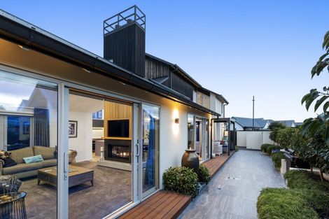 Photo of property in 18 Millpond Place, Parklands, Christchurch, 8083