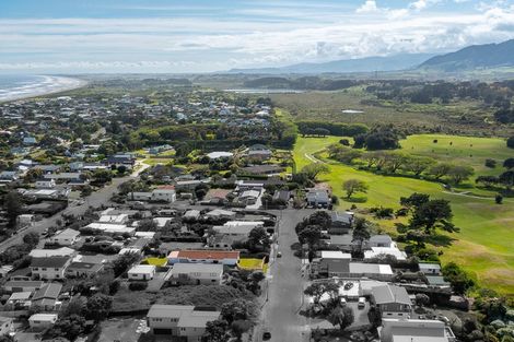 Photo of property in 11 Atua Street, Waikanae Beach, Waikanae, 5036