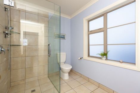 Photo of property in 136 Renown Road, Raumati South, Paraparaumu, 5032