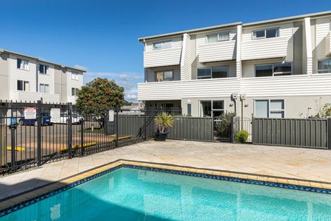 Photo of property in 14/3 Riverside Road, Orewa, 0931