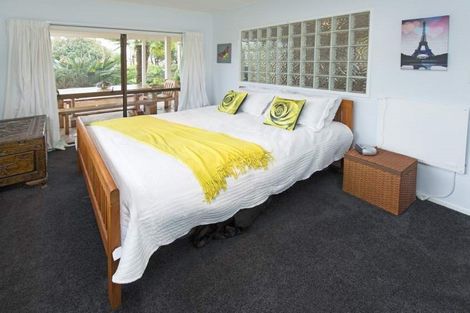 Photo of property in 1312 Whangaparaoa Road, Army Bay, Whangaparaoa, 0930