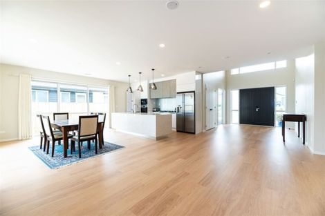 Photo of property in 10 Walter Ruddock Avenue, Kumeu, 0810