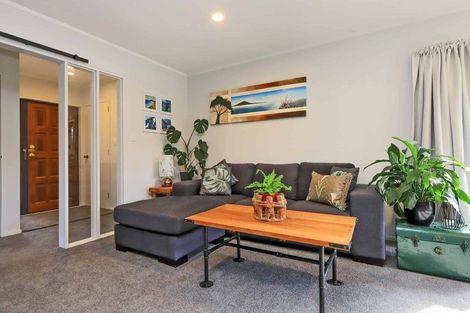 Photo of property in 8a Busby Place, Havelock North, 4130