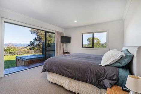 Photo of property in 16 Tarapatiki Drive, Whitianga, 3510