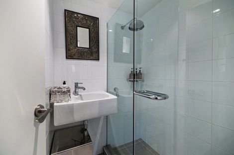 Photo of property in 6 Whitbourn Place, Fernhill, Queenstown, 9300