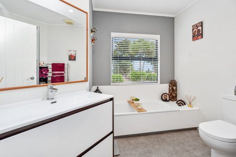 Photo of property in 66 Owhiwa Road, Parua Bay, Onerahi, 0192