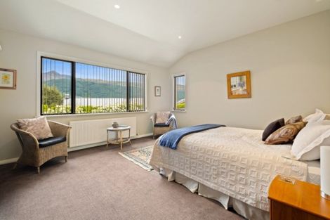 Photo of property in 8 Milward Place, Kelvin Heights, Queenstown, 9300
