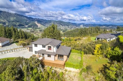 Photo of property in 24 Mount Marua Way, Timberlea, Upper Hutt, 5018