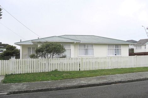 Photo of property in 27 Barclay Street, Newlands, Wellington, 6037