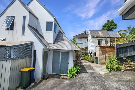 Photo of property in 2/3 Centorian Drive, Windsor Park, Auckland, 0632