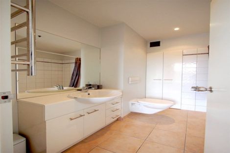 Photo of property in Dunningham City Apartments, 4b/20 Wolfe Street, Auckland Central, Auckland, 1010