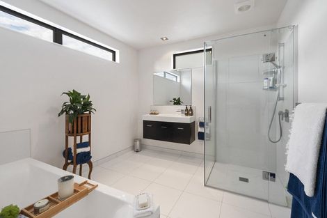 Photo of property in 42 Ruapehu Drive, Fitzherbert, Palmerston North, 4410