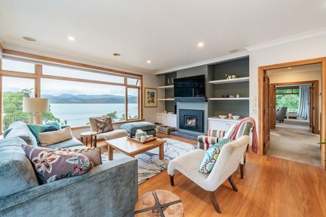 Photo of property in 42 Pretoria Road, Karaka Bays, Wellington, 6022