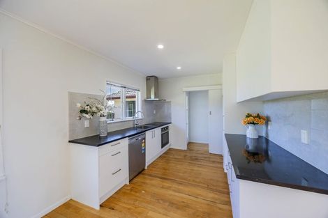 Photo of property in 50 Farquhar Road, Glendene, Auckland, 0602