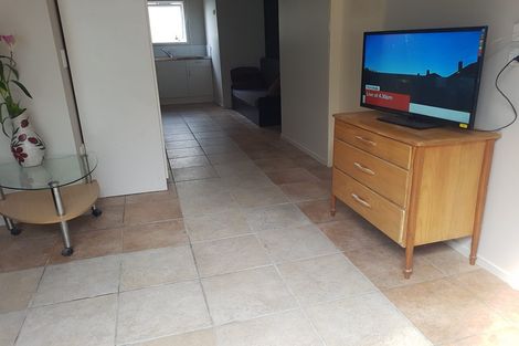 Photo of property in 46 Farquhar Road, Glendene, Auckland, 0602