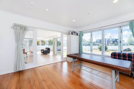 Photo of property in 178 Lincoln Road, Henderson, Auckland, 0610