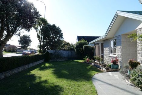 Photo of property in 69 Guildford Drive, Paraparaumu, 5032