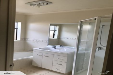 Photo of property in 21 Lilybank Crescent, East Tamaki, Auckland, 2013