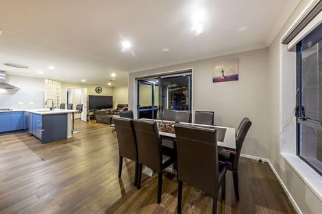 Photo of property in 43 Mt Lebanon Crescent, The Gardens, Auckland, 2105