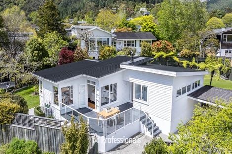 Photo of property in 6 Fendalton Crescent, Pinehaven, Upper Hutt, 5019